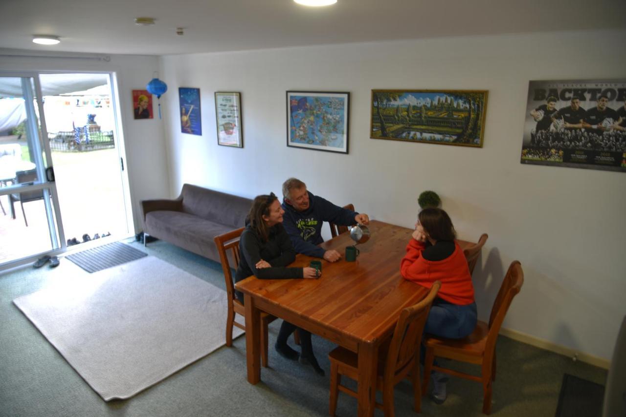 Funky Green Voyager Backpackers Hostel Rotorua Bagian luar foto